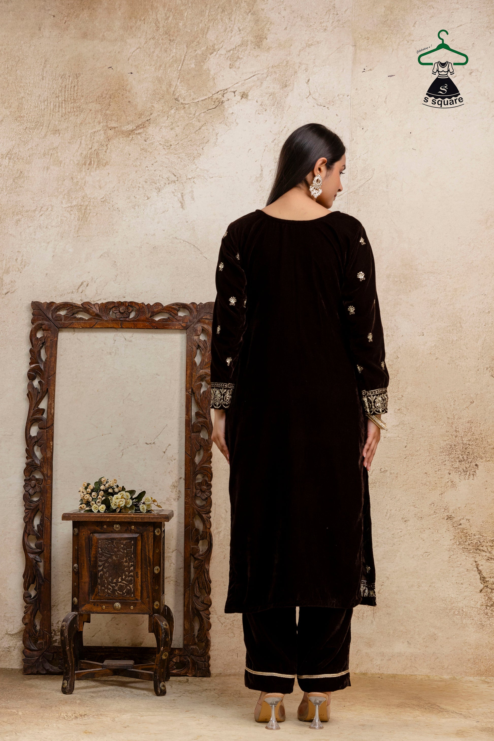 Winter Collection 3 Piece Velvet Suit Stylish Embroidery On Kurti Border On Dupatta